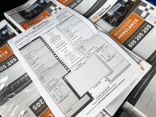 Speciální tiskovina "Nehodové Ambulance" - Leták A4 na A5 obsahující vlepené strany samopropisu k soupisu informací k dopravní nehodě  pro Autocentrum BARTH a.s.